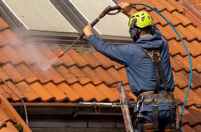 Démoussage et hydrofuge de toiture à Vron